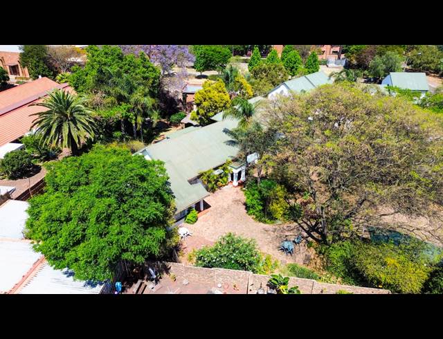 7 BEDROOM FREEHOLD FOR SALE IN DIE HOEWES